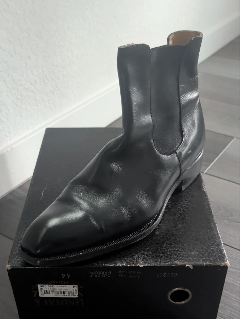 Vero Cuoio Black Leather Chukka Boots with Yellow Lining